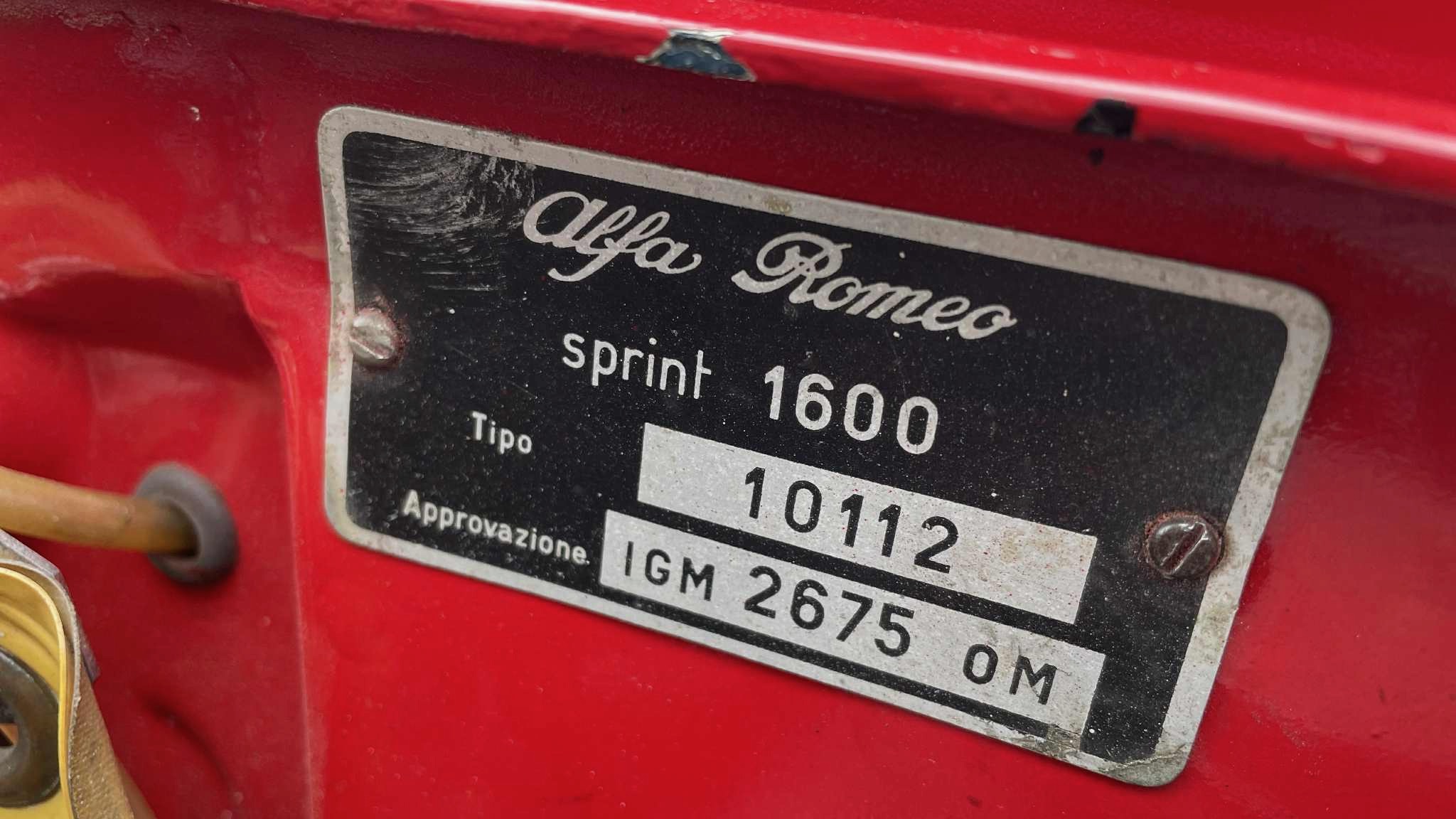 Alfa Giulia skylt